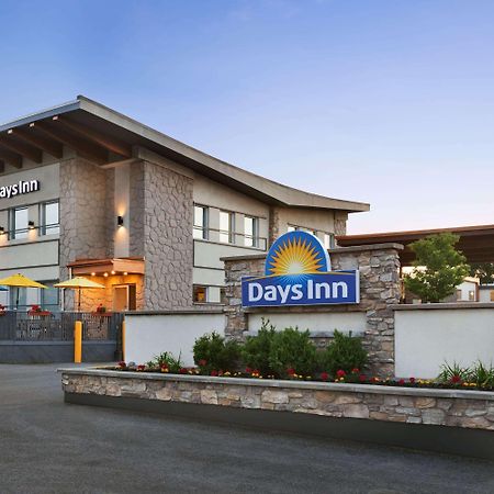 Days Inn By Wyndham Montreal East Exteriör bild